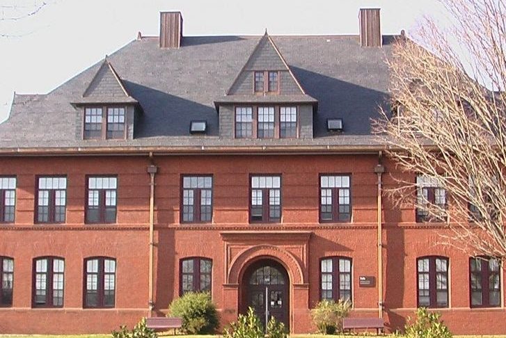 Image of a large academic building, Bromfield-Pearson